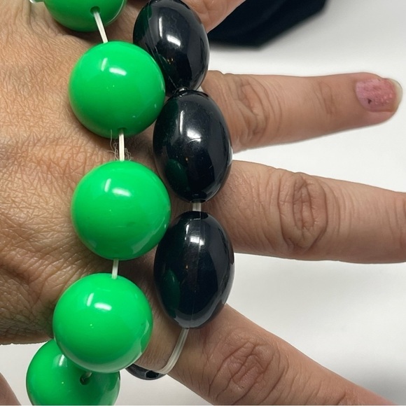 Set Of Two Vintage Chunky Stretchy Bracelets Green/Black Beads - Picture 2 of 5